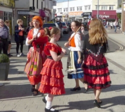 dancing Vira das Cavacas at the Southdowns Folk Festival